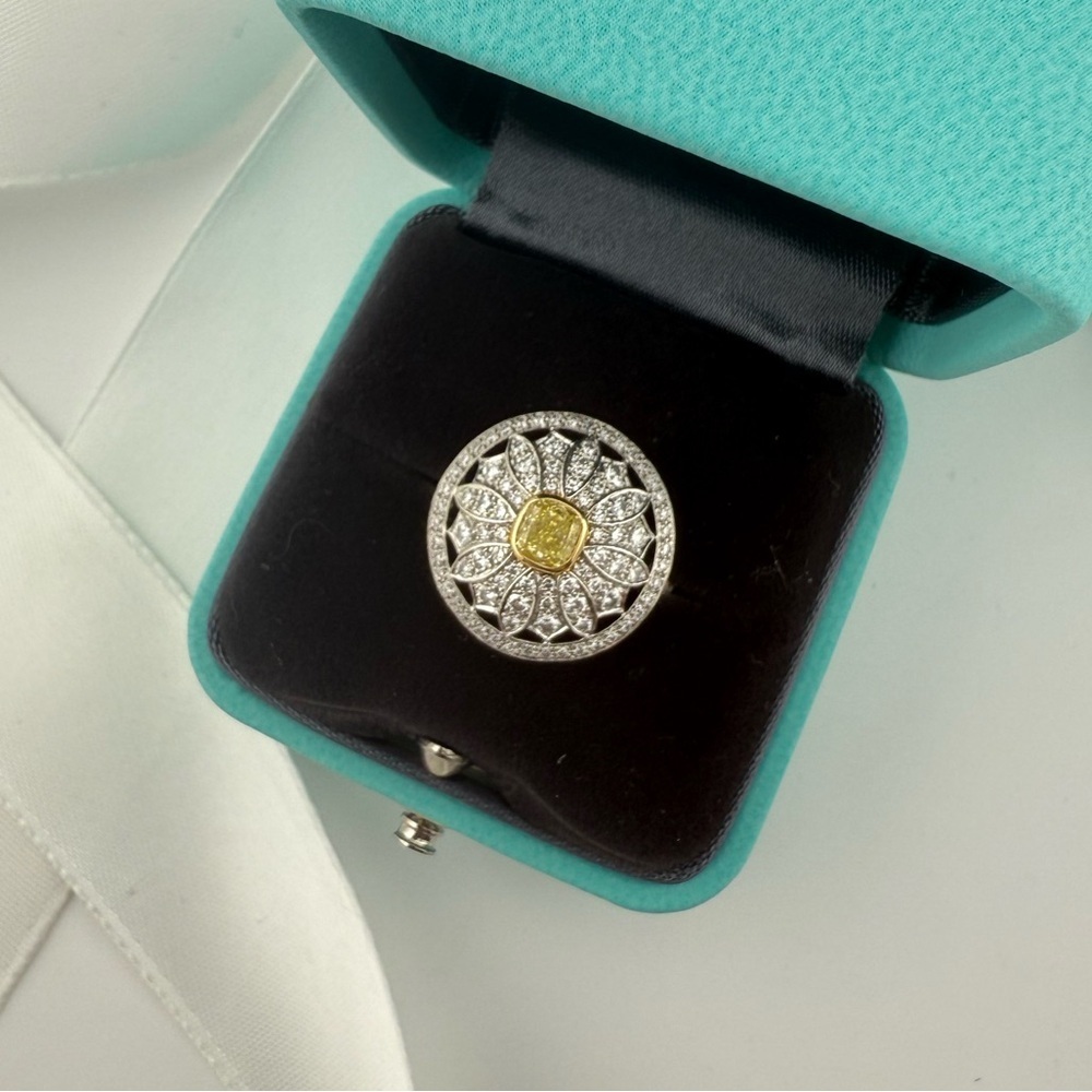 RARE Tiffany & Co. Diamond Daisy Ring in Platinum with Fancy Yellow Diamond